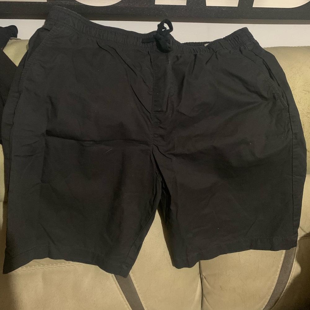 Gap Black  9” easy-shorts Size Large NWOT